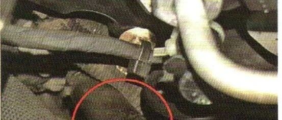 高压共轨柴油版奥迪Q7尾气冒白烟，让缺少维修经验的师傅走了不少弯路！