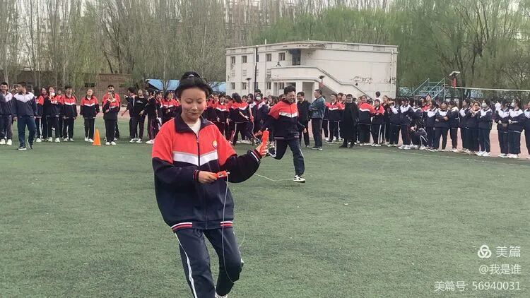 【学校动态】萨拉齐第二中学开展校园趣味运动-包头市