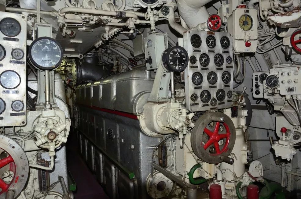 潜艇是如何在水下工作的，里面的氧气又是从哪里来的？的图10