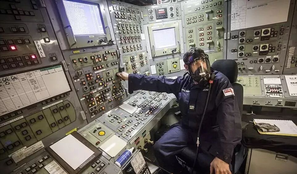 潜艇是如何在水下工作的，里面的氧气又是从哪里来的？的图4