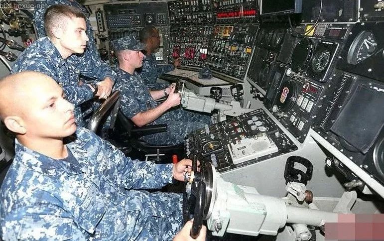 潜艇是如何在水下工作的，里面的氧气又是从哪里来的？的图8