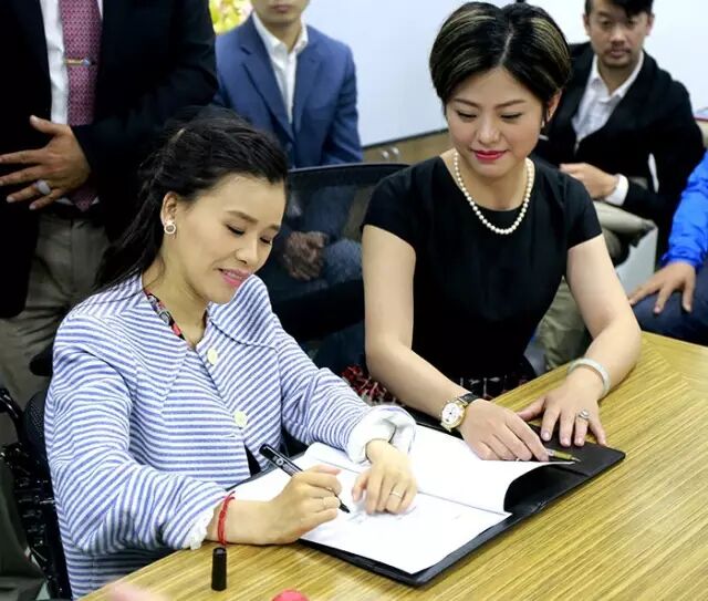 祝贺勇敢妈妈【桑兰】再次牵手喜喜月子爱护机构成为【微笑代言人】