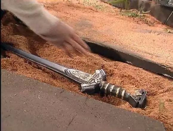 玄铁到底是什么东西？？？的图1