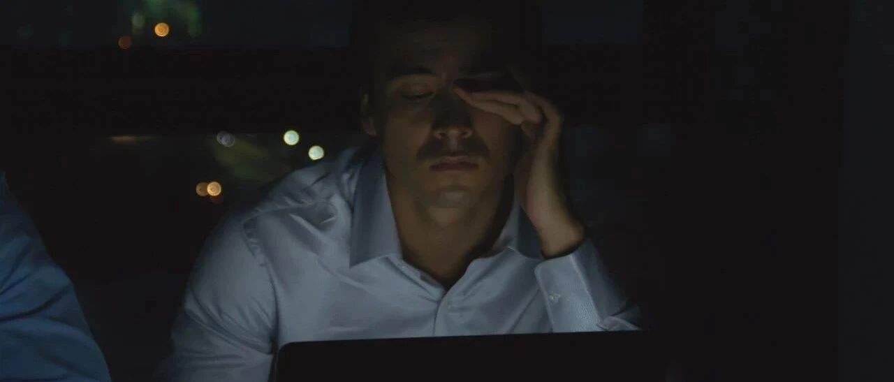 男子一觉醒来眼睛看不见了！这事太可怕，很多人还在做