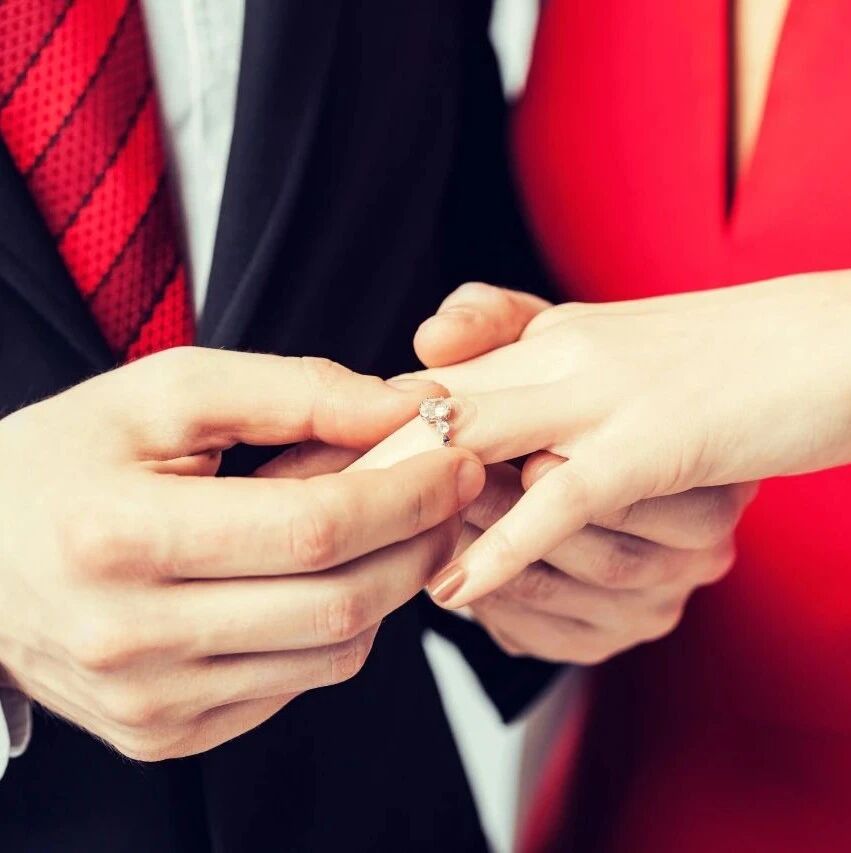 新婚妻子卸妆后判若两人，丈夫愤而起诉离婚：还我彩礼钱