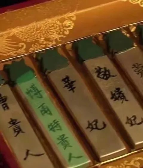知道后宫侍寝戏是怎么拍的吗？再如狼似虎的男人都扛不住啊......