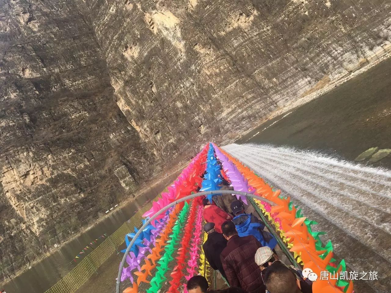 野三坡仙西山水洞寨,溶洞,东湖港七彩玻璃栈道,赠送漂流竹筏篝火烤羊