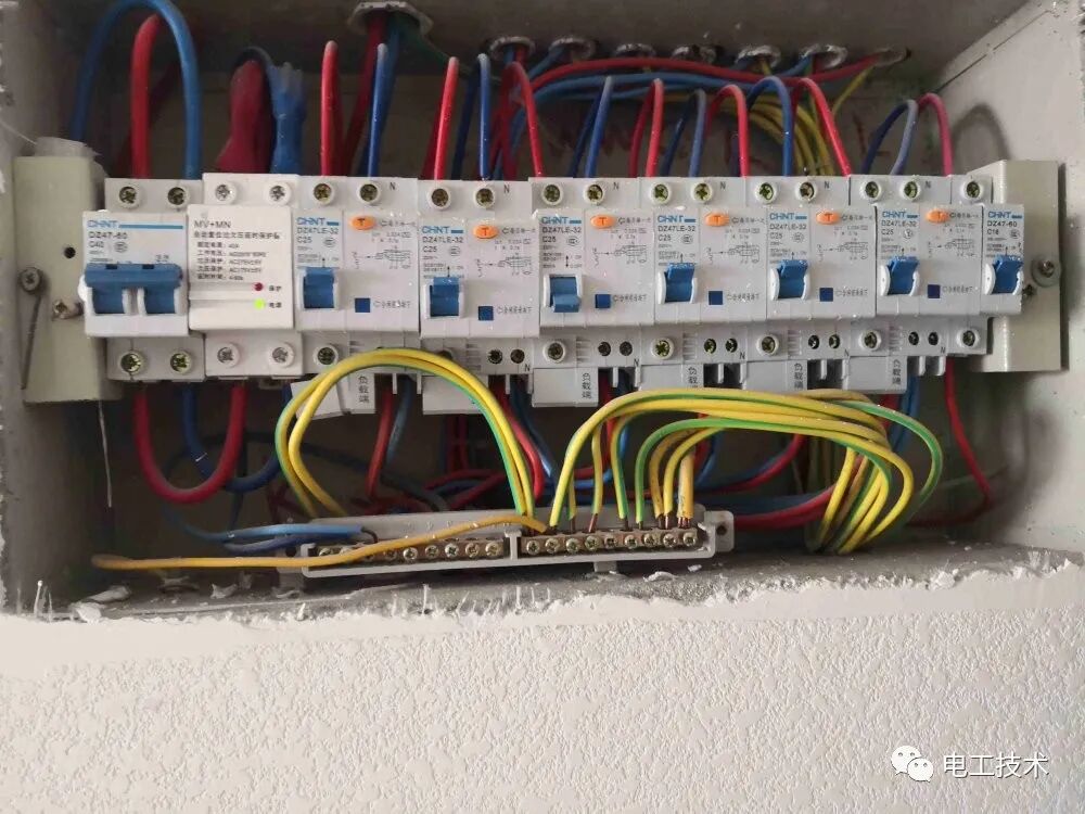 漏电开关总是自动跳闸实在很烦恼 电工师傅一招解决的图1
