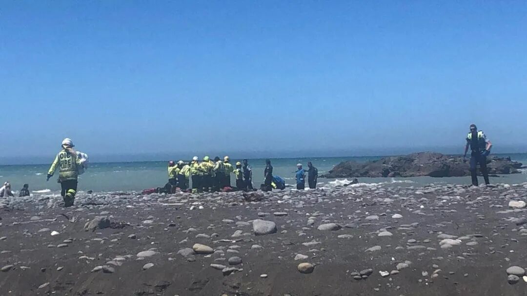 2人死亡3儿童重伤，新西兰知名景点直升机坠落！中国大使馆发紧急提醒（组图） - 6