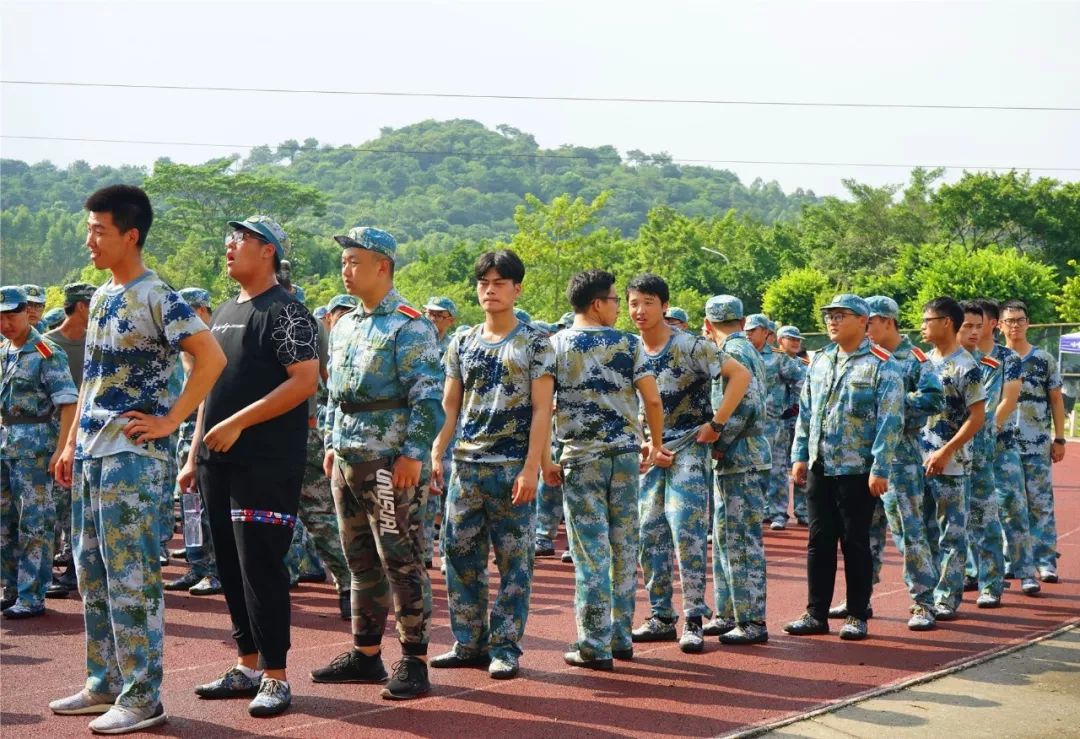 广东培正学院军训图片