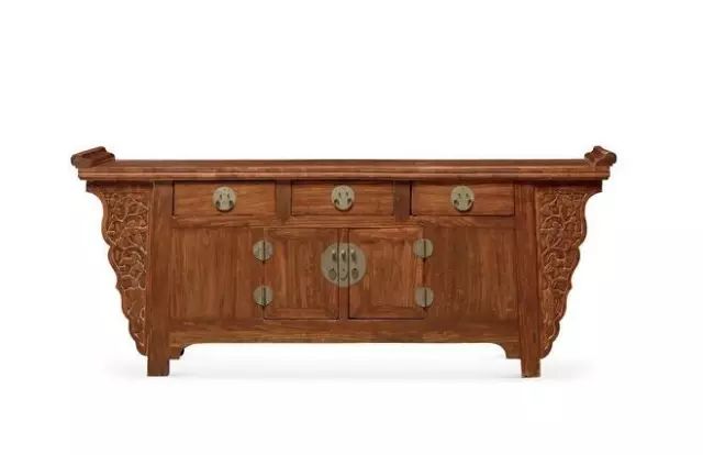 红木家具不仅仅是厚重深沉的“老古董”，还更应“实用”