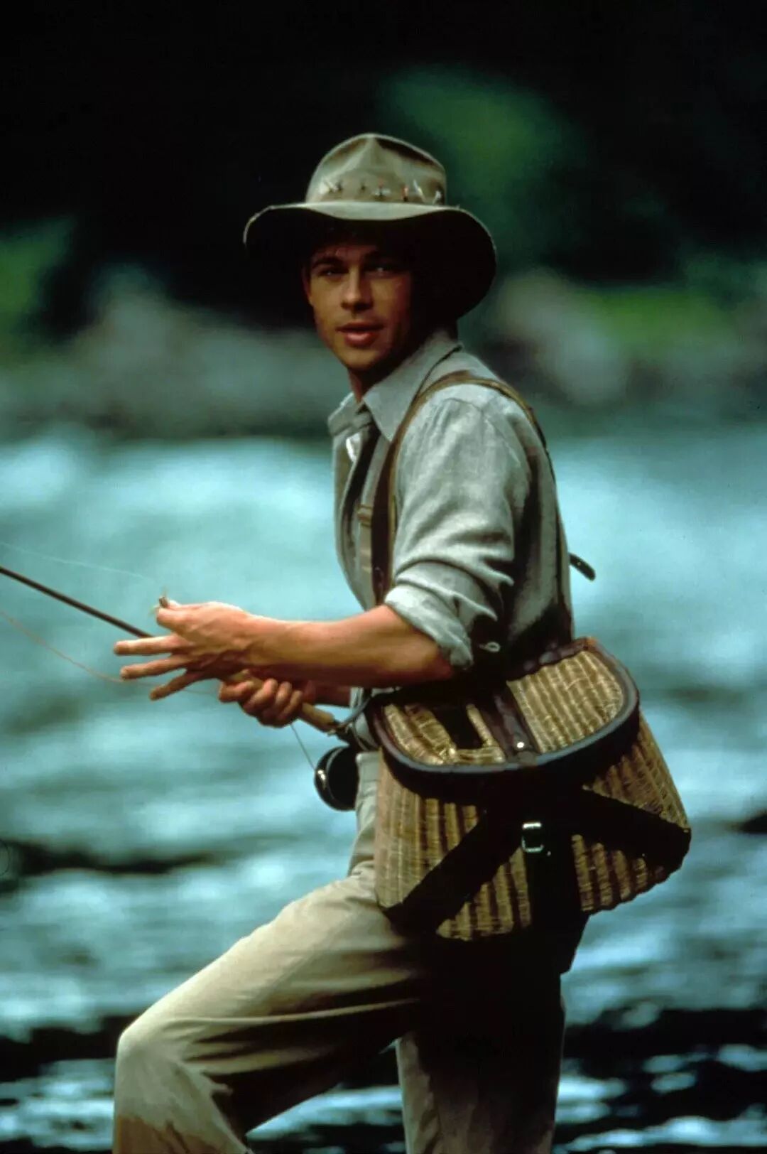 《大河恋》里的皮特则像一道阳光,青涩的少年呐~▼据说在拍摄吉娜