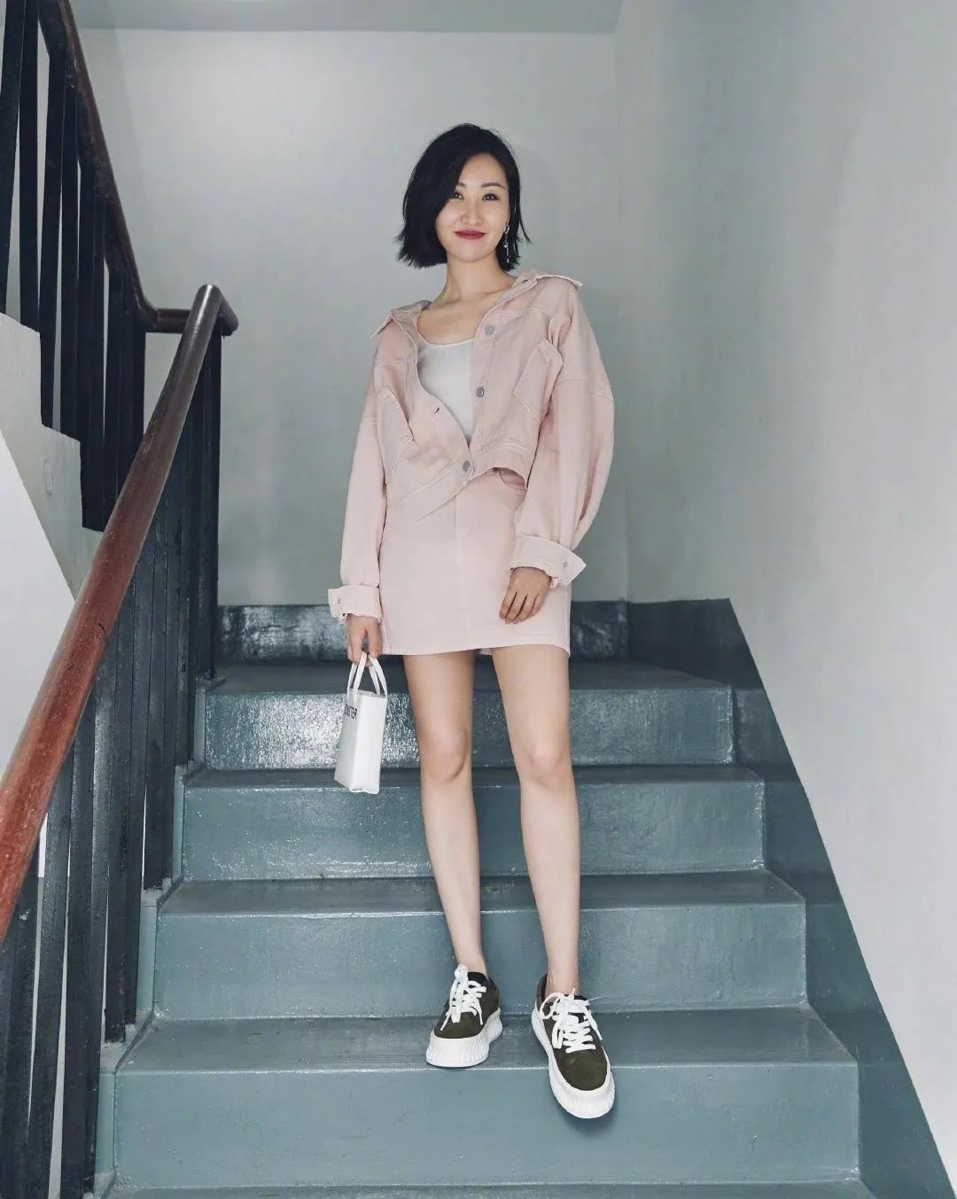 裸色长裙配什么鞋子_裸色鞋子搭配_鞋子裸色还是黑色