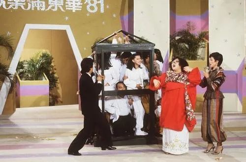 让刘德华周润发组团耍杂技,TVB真牛掰!(图22) 让刘德华周润发组团耍杂技,TVB真牛掰!(图22)