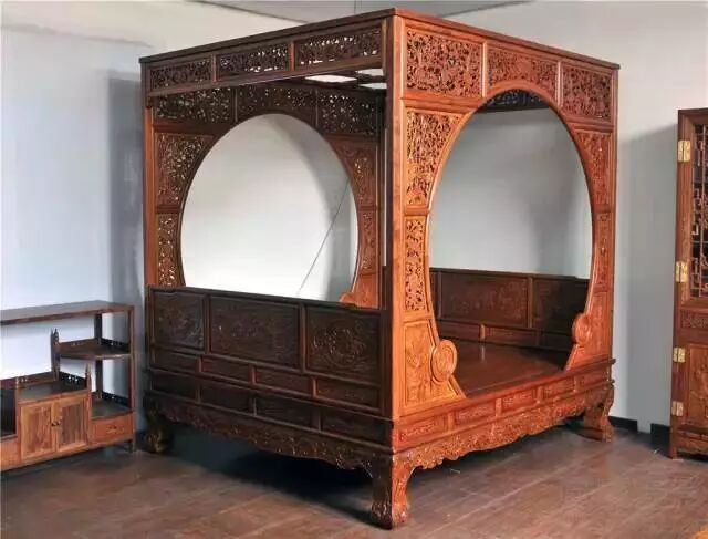 有钱了，记得买批红木收藏着。