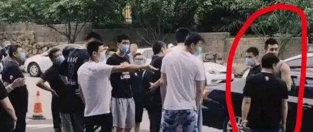 郭艾伦遭处罚！因为……