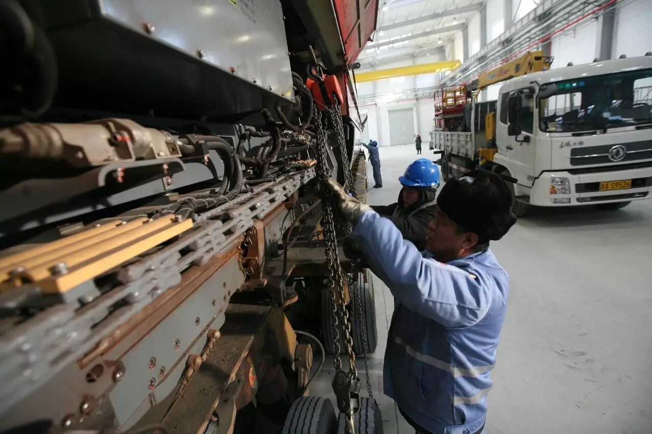 30公里时速,走京哈高速,穿北京六环,行程440多公里,运抵石门营车辆段