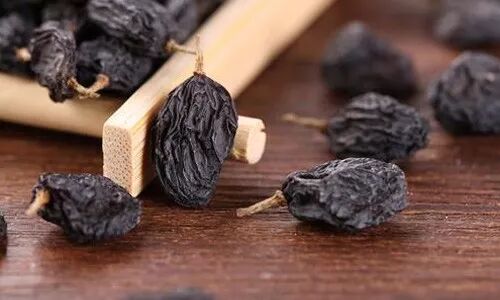 女人来月经时，可以吃黑枸杞吗？好处很明显......