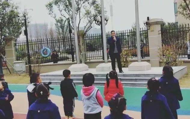 新乡诺贝儿幼儿园“亲子运动会”圆满落幕! 新乡诺贝儿幼儿园“亲子运动会”圆满落幕!