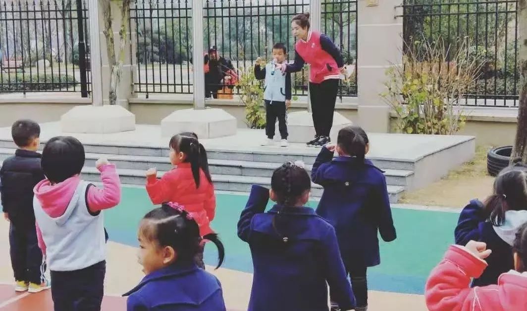 新乡诺贝儿幼儿园“亲子运动会”圆满落幕! 新乡诺贝儿幼儿园“亲子运动会”圆满落幕!
