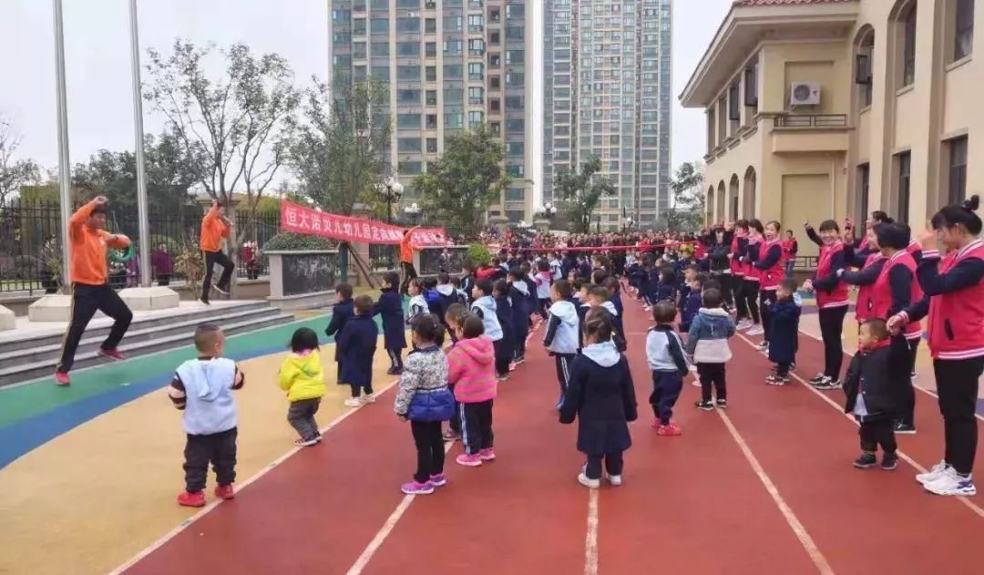 新乡诺贝儿幼儿园“亲子运动会”圆满落幕! 新乡诺贝儿幼儿园“亲子运动会”圆满落幕!