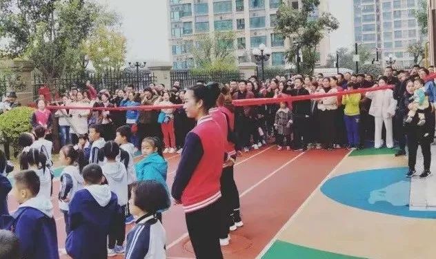 新乡诺贝儿幼儿园“亲子运动会”圆满落幕! 新乡诺贝儿幼儿园“亲子运动会”圆满落幕!
