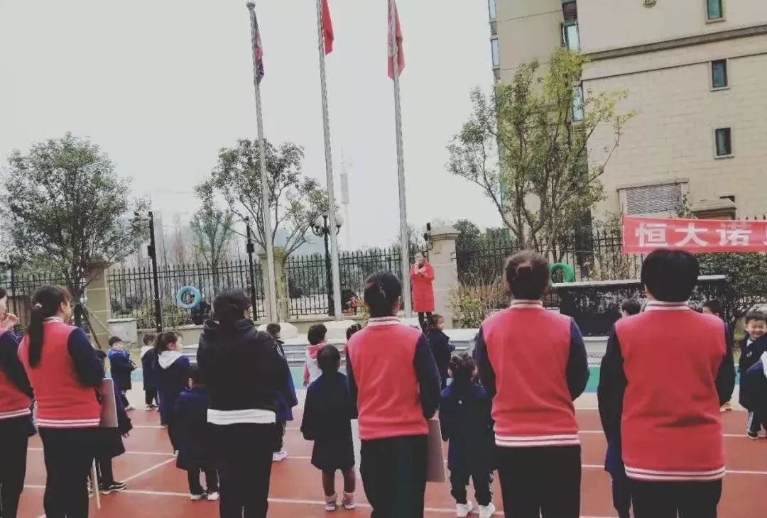 新乡诺贝儿幼儿园“亲子运动会”圆满落幕! 新乡诺贝儿幼儿园“亲子运动会”圆满落幕!