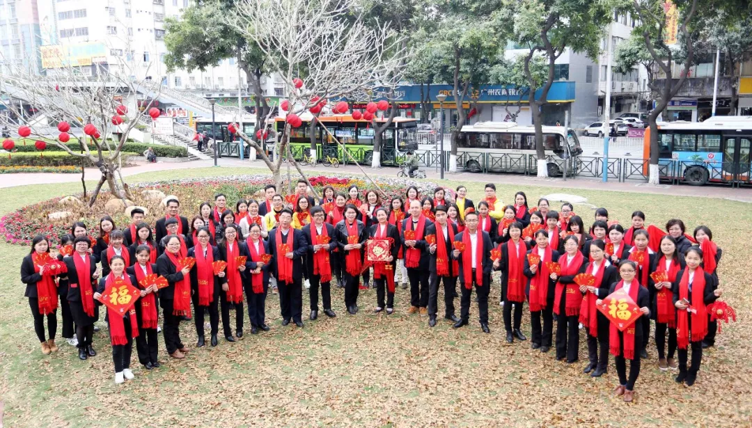 厉害了!这家公司在重金招聘人才,有社保有职工旅游! 厉害了!这家公司在重金招聘人才,有社保有职工旅游!