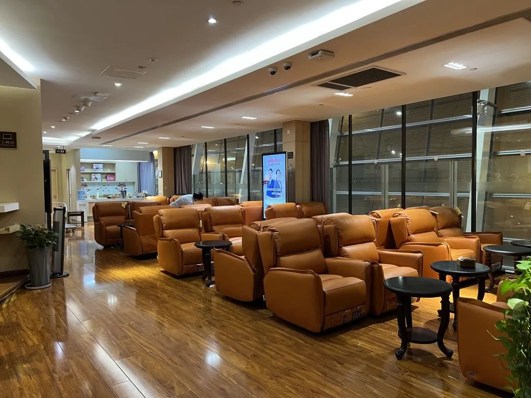 芝华仕乘机新体验天津空港贵宾服务有限公司引进芝华仕头等舱沙发