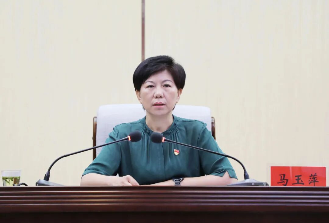 市委副书记,市长王国斌主持报告会并讲话,市领导马得明,鞠毅,曾国俊等