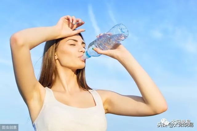 中医学：口干不欲饮水，究竟是什么原因引起的？