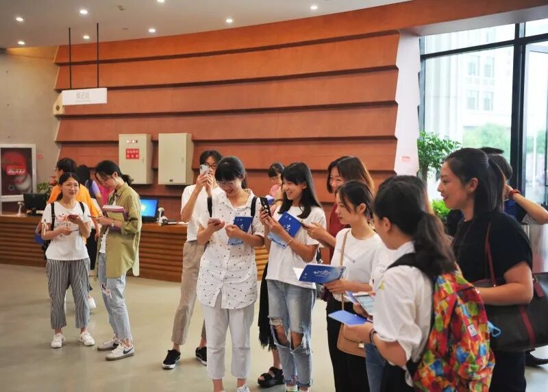 毕业季来临，经侦蜀黍定制版《防骗手册》插图6