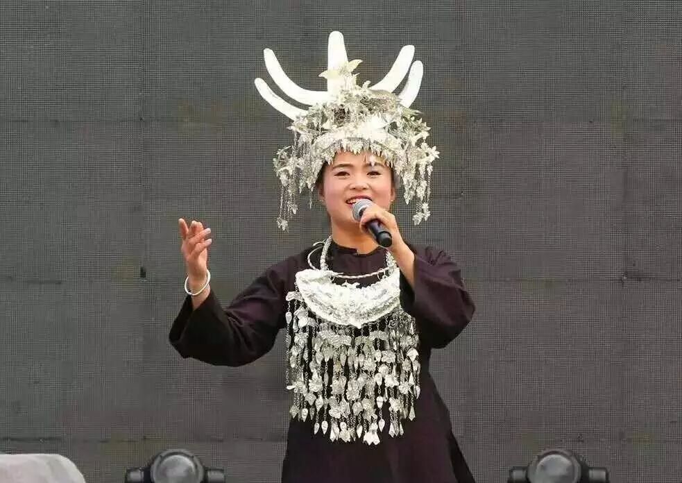 全国第九届少数民族传统体育运动会"水族之花"吴春花演唱《旭皋》三都