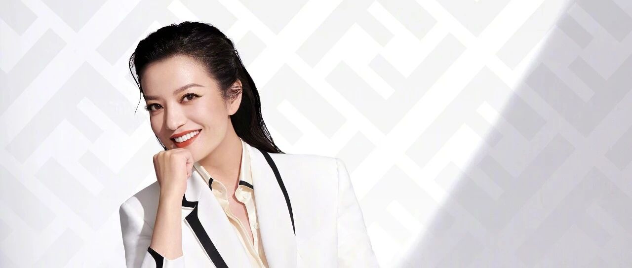 懒理离婚传言？赵薇连续解锁高奢代言，转身幕后力捧张哲瀚？狂吸金豪掷1亿为女儿购豪宅？