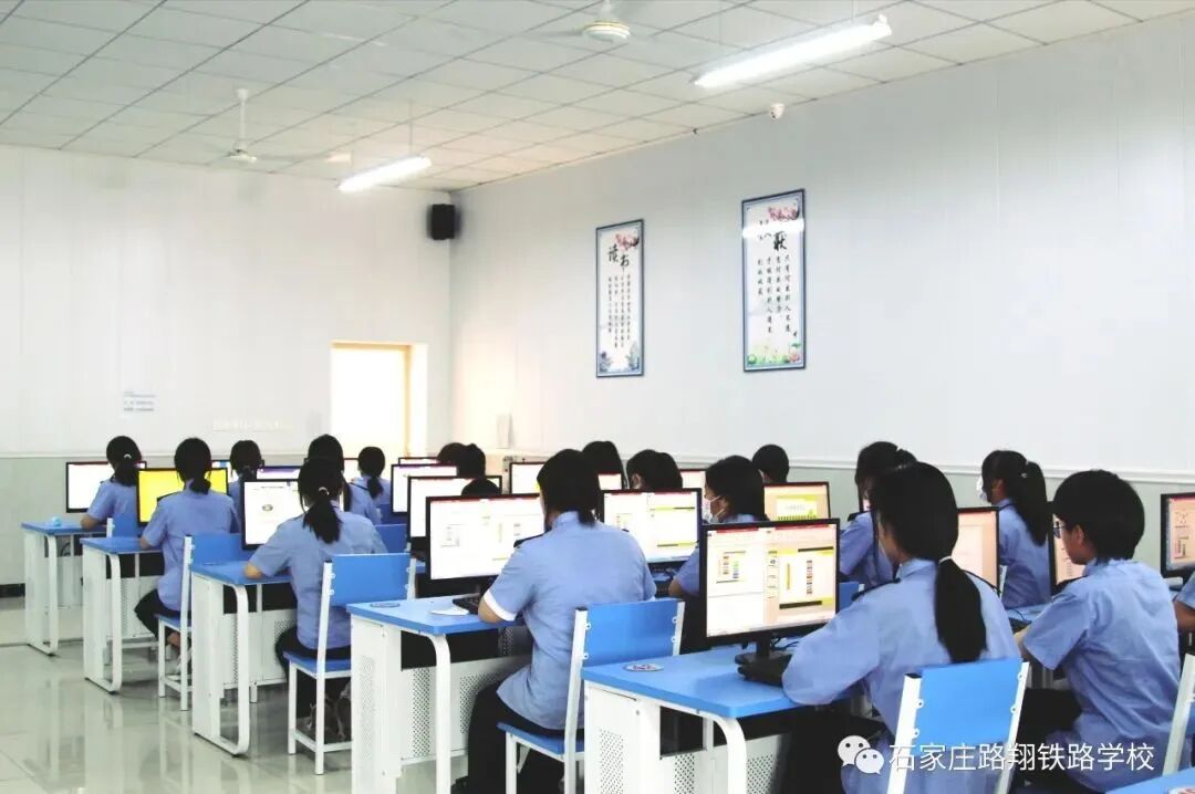 石家庄路翔铁路学校计算机室