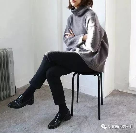 秋裝搭配：黑色褲子搭配什麼顏色上衣？22套黑色褲子秋裝搭配look 時尚 第12張