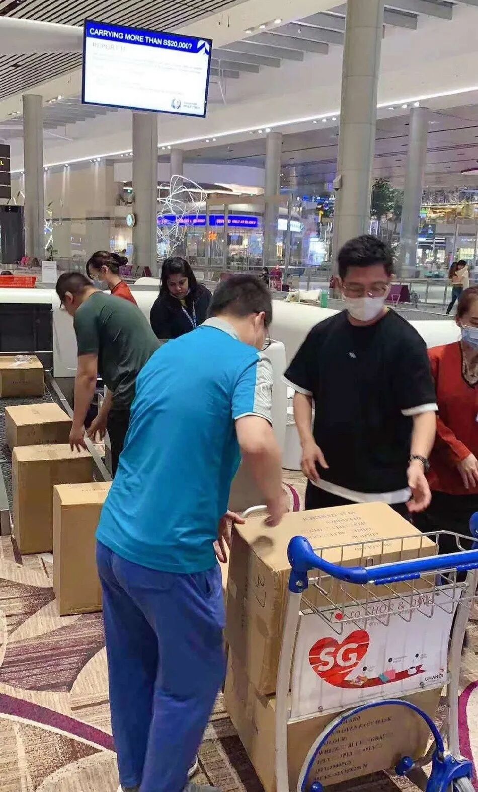 韩红曝光捐赠武汉明星名单：有些人，怕是再也不敢公开做好事了...（组图） - 39
