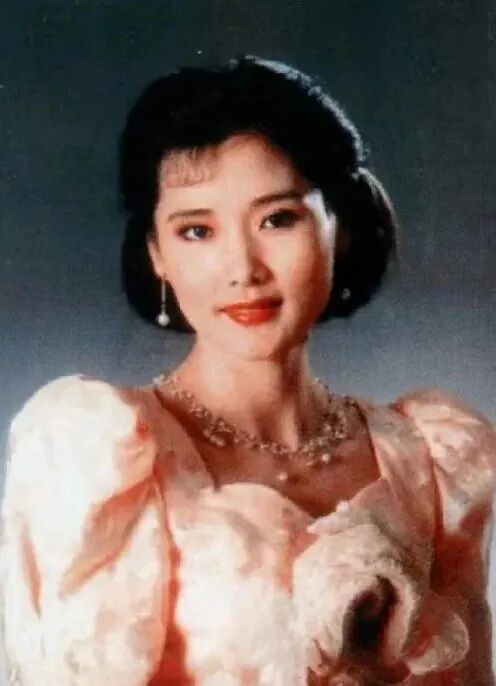 简历表格下载word格式 个人简历表_何赛飞个人简历_简历中个人业绩介绍