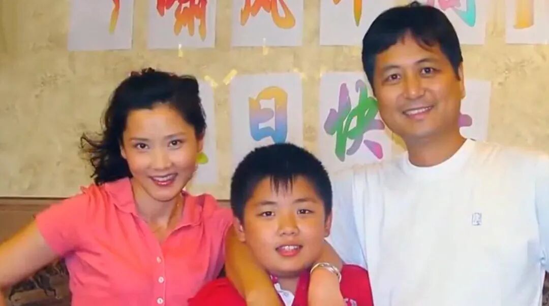 简历表格下载word格式 个人简历表_简历中个人业绩介绍_何赛飞个人简历