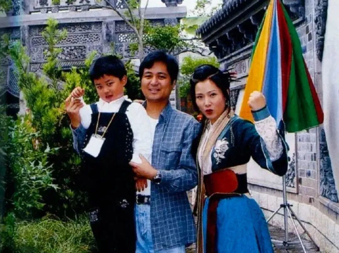 简历表格下载word格式 个人简历表_何赛飞个人简历_简历中个人业绩介绍