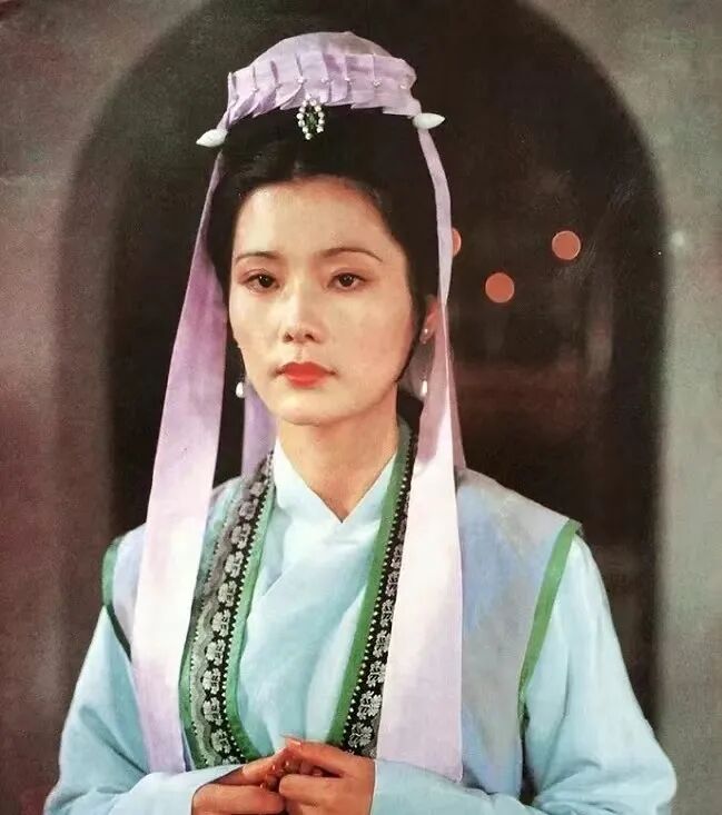 何赛飞个人简历_简历中个人业绩介绍_简历表格下载word格式 个人简历表