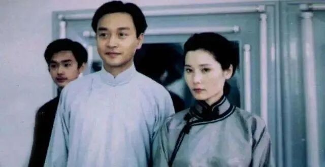 简历表格下载word格式 个人简历表_何赛飞个人简历_简历中个人业绩介绍