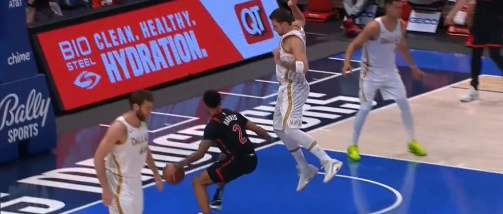 禁赛1年！被NBA开除！生涯基本结束了