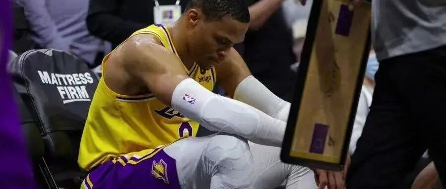 受伤！缺席！湖人正式放弃三巨头