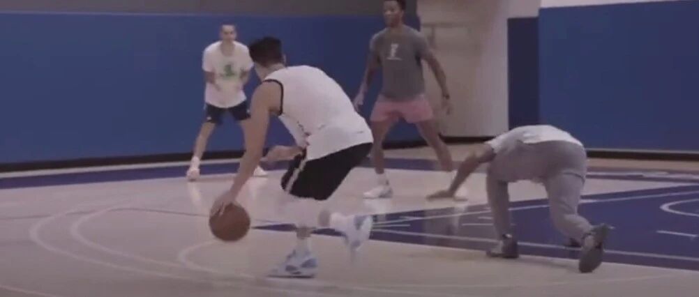 晃倒对手！林书豪8月后首秀！库里亲自招募，但篮网也想要他