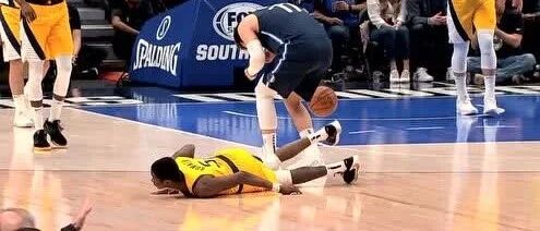 跟腱撕裂！赛季报销！NBA生涯基本结束了