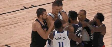 42+9+7！东契奇成历史第一！波神被驱逐！詹姆斯炮轰这球太假了！