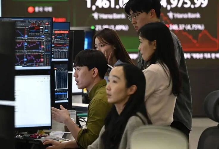 按照韩国5200万的总人口来计算,平均每个韩国人差不多有2个股