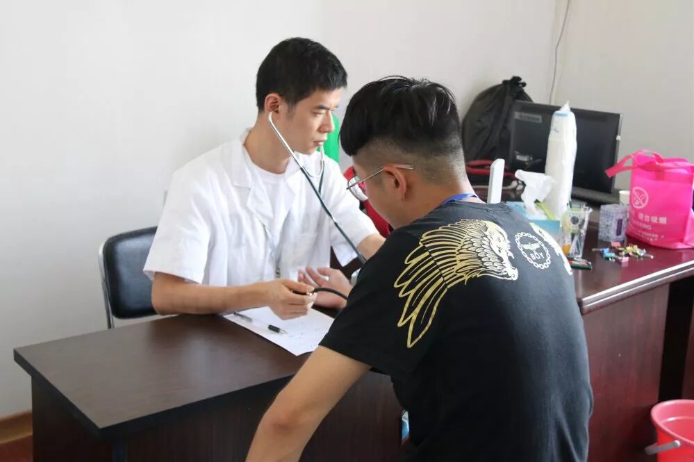 征兵体检靖江最帅的小伙在这里