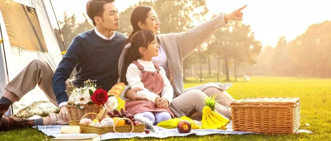 幸福的家庭都相似：宠爱妈妈，尊重爸爸，接纳孩子。